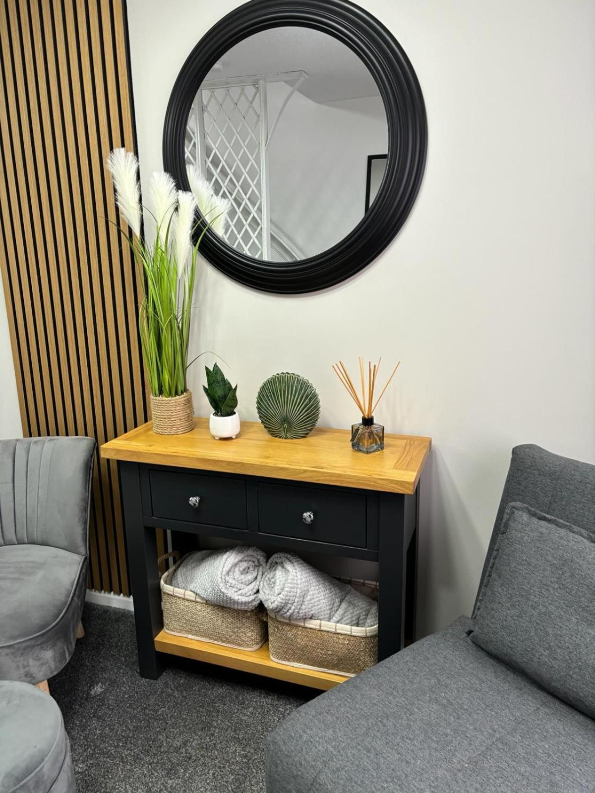 Stylish Home In Linlithgow With Free Parking Bagian luar foto