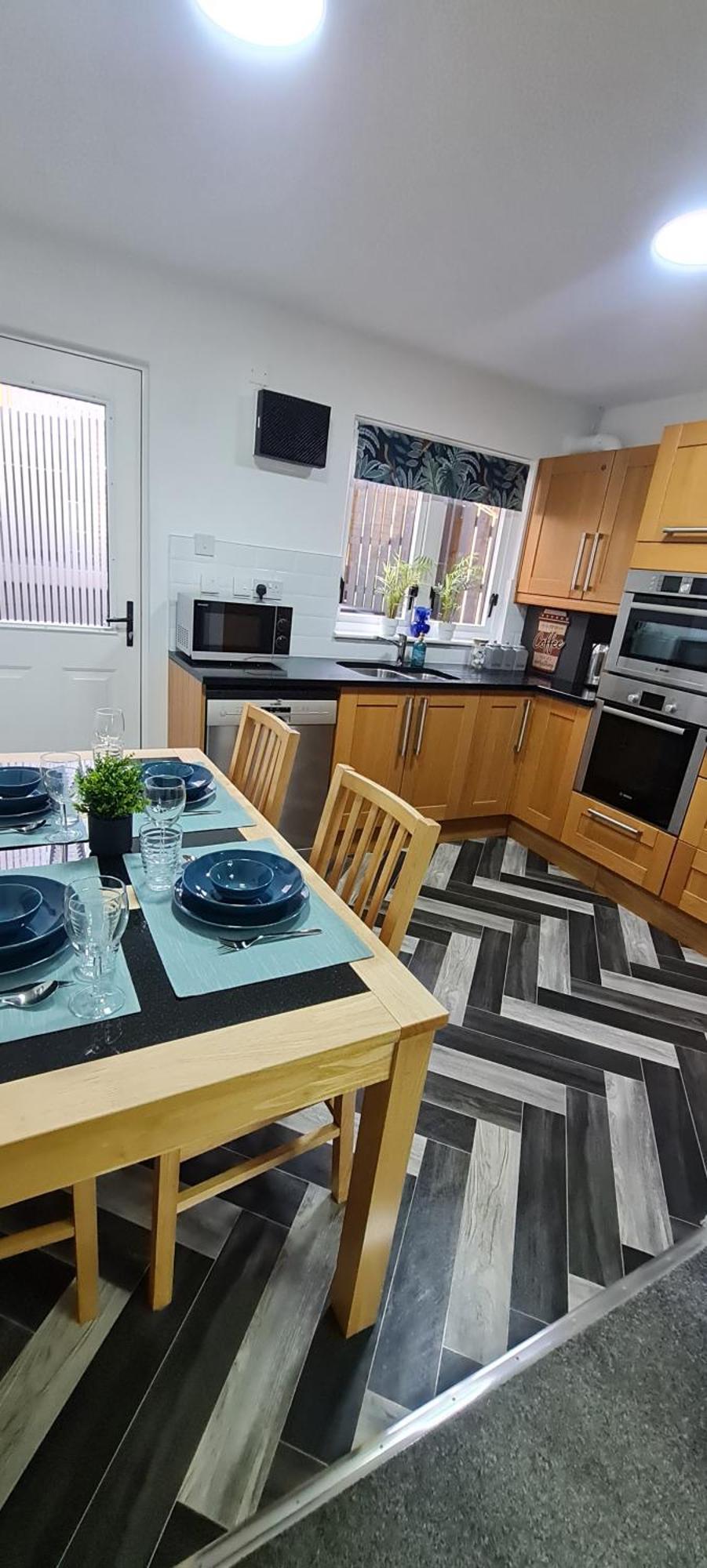 Stylish Home In Linlithgow With Free Parking Bagian luar foto