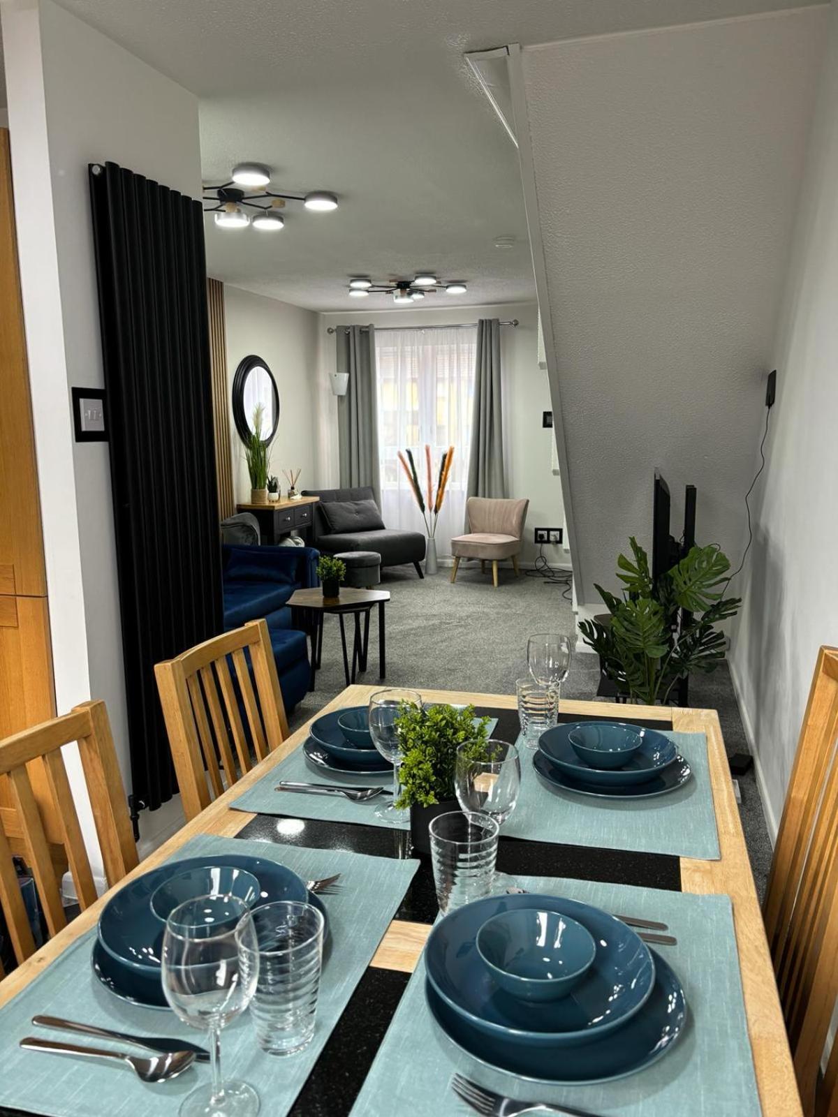 Stylish Home In Linlithgow With Free Parking Bagian luar foto