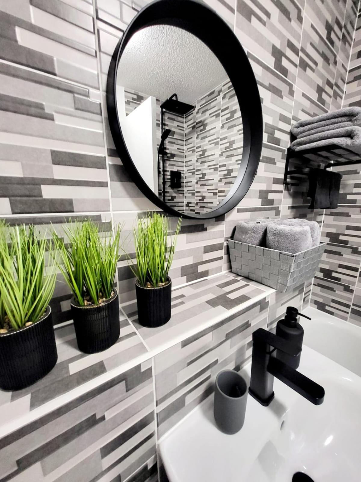 Stylish Home In Linlithgow With Free Parking Bagian luar foto